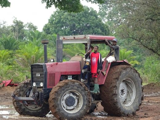 tanzania_1_traktor_koebt_for_penge_indsamlet_i_vestjylland