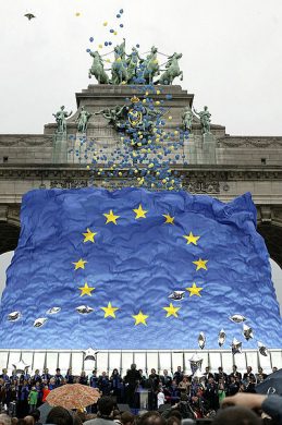 399px-1_may_2004_enlargement_celebration_in_parc_du_cinquantenaire