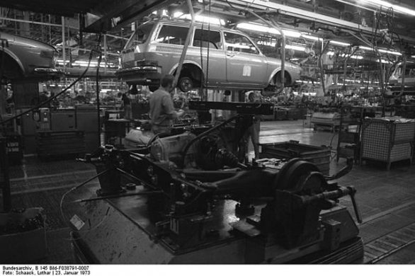 640px-bundesarchiv_b_145_bild-f038791-0007_wolfsburg_vw_autowerk