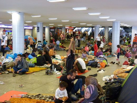 640px-migrants_at_eastern_railway_station_-_keleti_2015