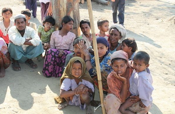 displaced_rohingya_people_in_rakhine_state_8280610831