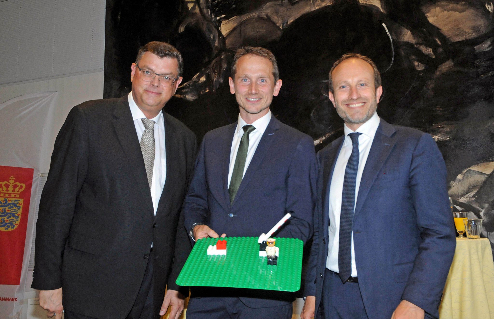 18698660443_750d948035_k