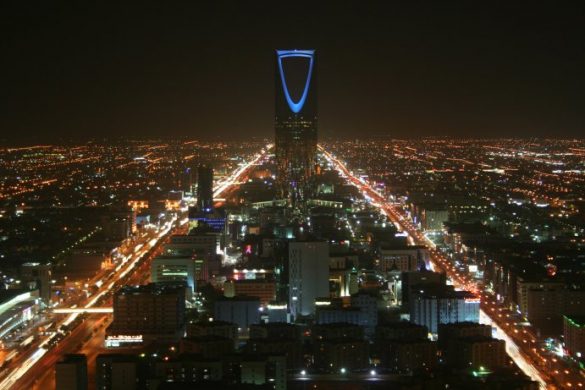 kingdom_tower_at_night