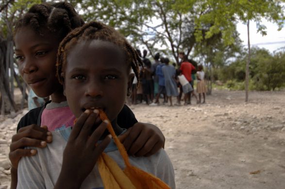 us_navy_080924-n-9620b-006_haitian_children_watch_medical_personnel_from_the_amphibious_assault_ship_uss_kearsarge_lhd_3