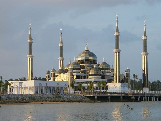 800px-cristal_mosque_in_kuala_terengganu