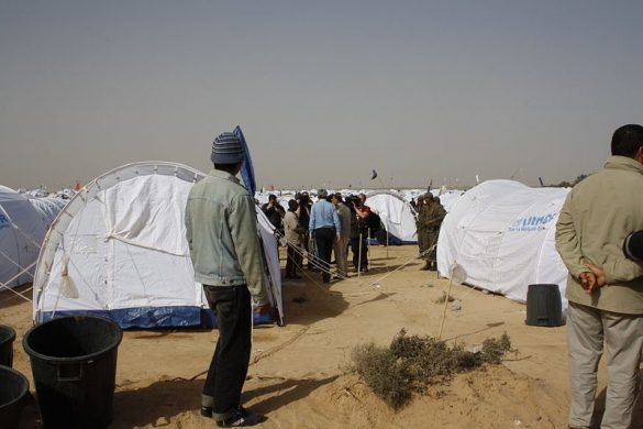 800px-transit_camp_for_migrants_near_the_tunisian_border_with_libya_dfid