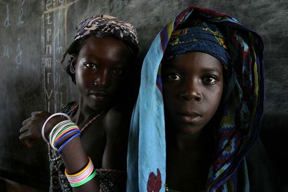 800px-central_african_republic_-_school_girls_unicef_car