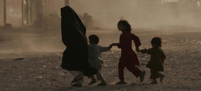 afghanmotherwithchildren-6feb17-625-415_unama_fraidoon_poya