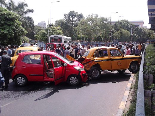 multiple_car_accident_-_rabindra_sadan_area_-_kolkata_2012-06-13_01320