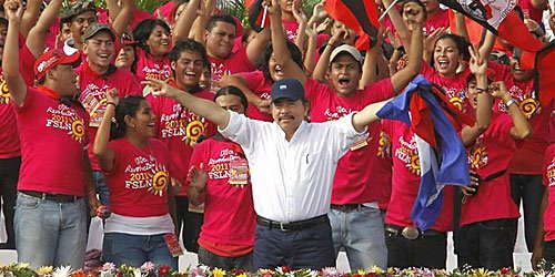 comandante_daniel_ortega_celebrando_su_triunfo_presidencial