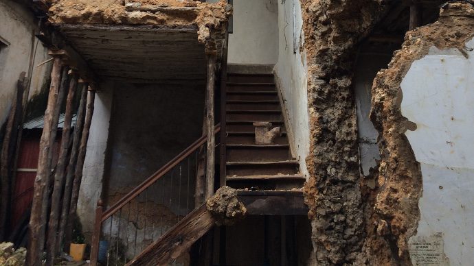 gammelt_hus_i_stone_town_-_beskaret