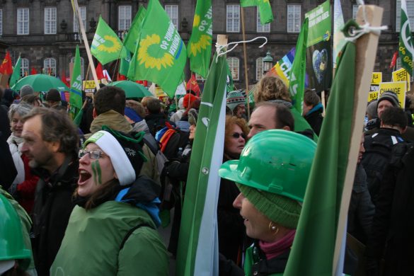 green_bloc_at_the_copenhagen_climate_demo_full_voice_4186296286