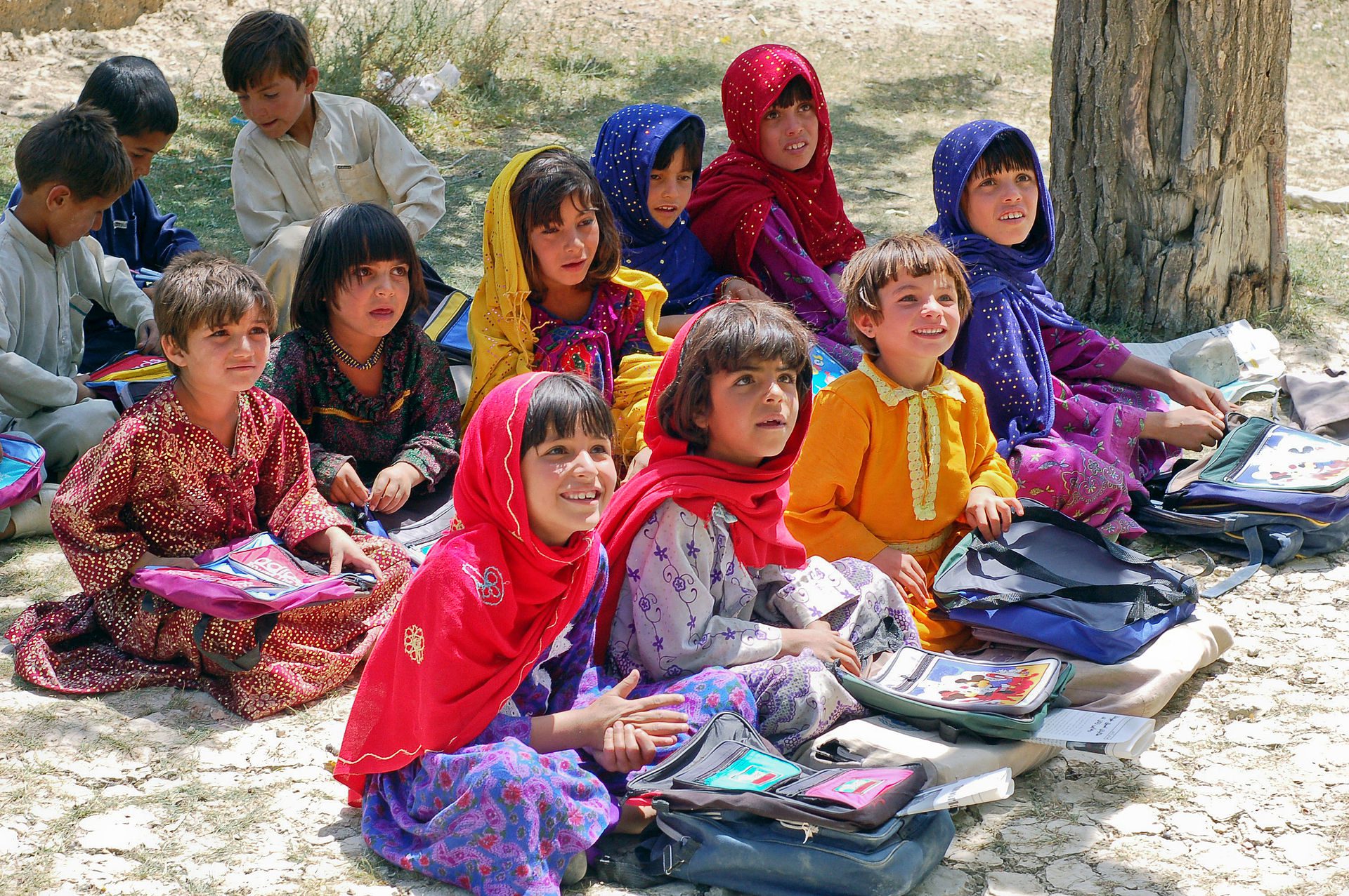 schoolgirls_in_bamozai