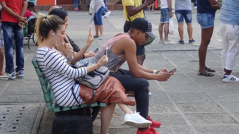 internet_in_havana-800x450_cuba_public