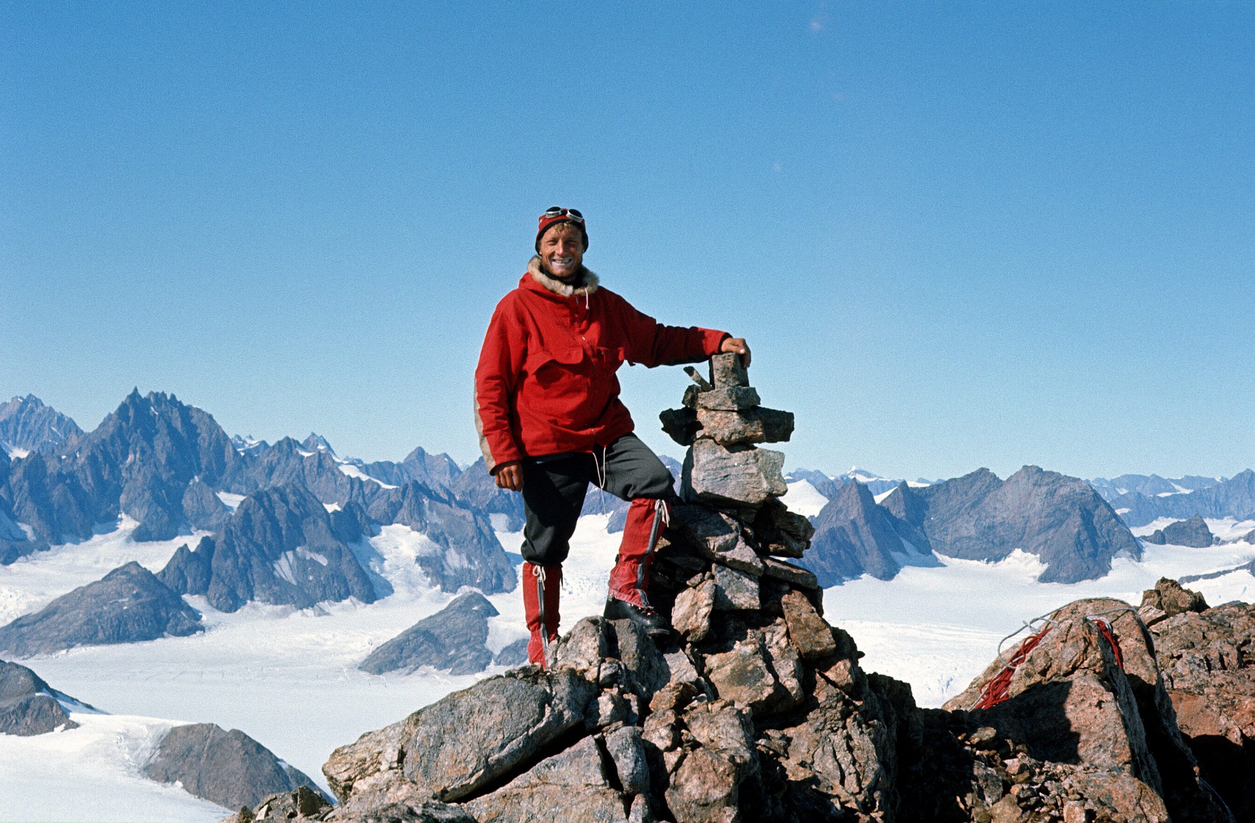 scan0120_john_andersen_ved_en_groenlands_varde_-_en_inugsuq