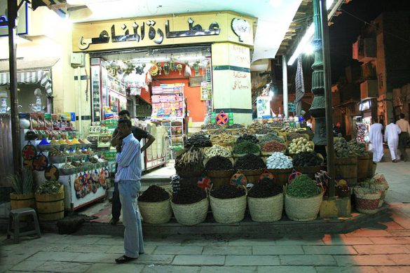 800px-aswan_souk_egypt_3_karelj