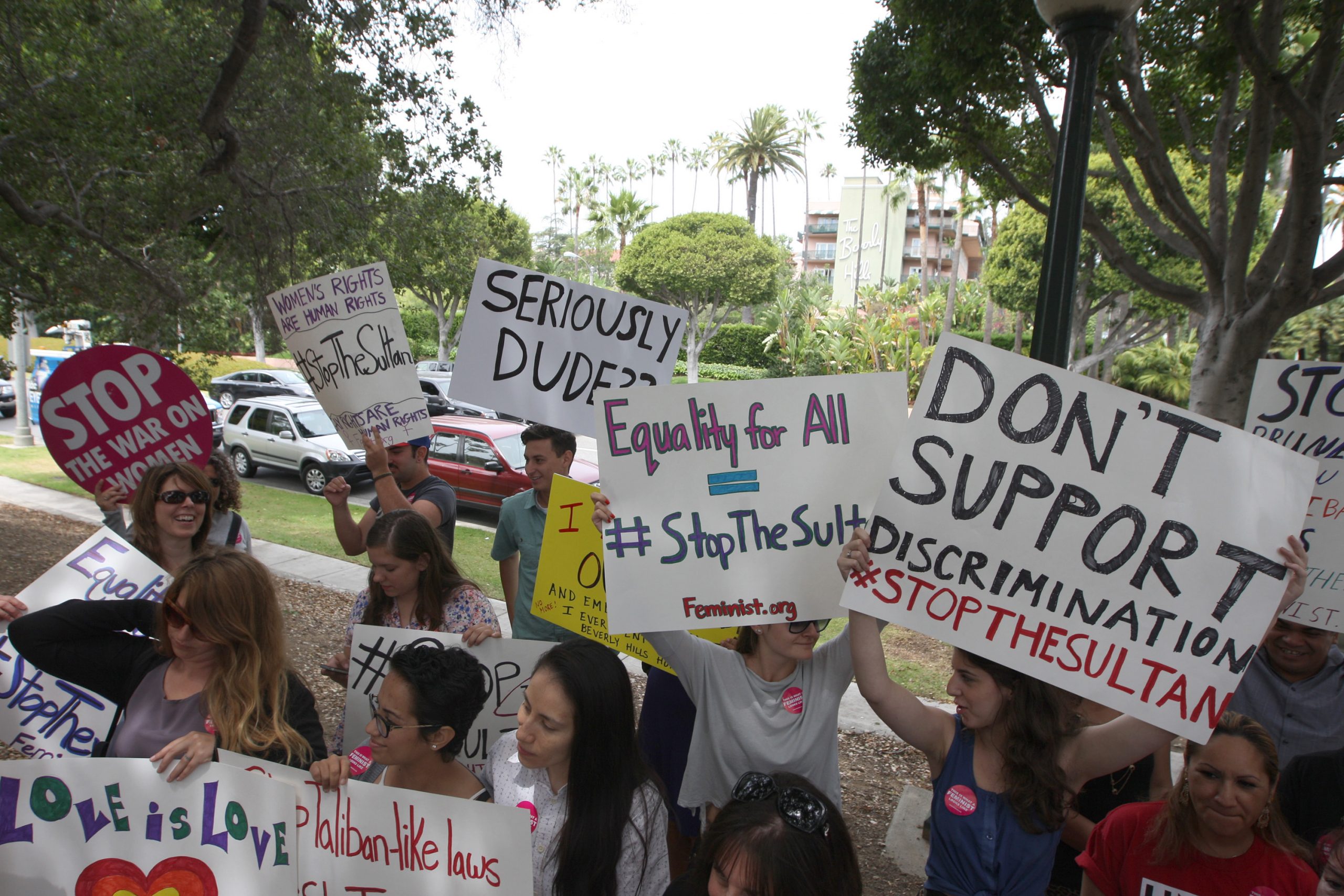 gettyimages-488318143_brunei_demo_david_mcnew