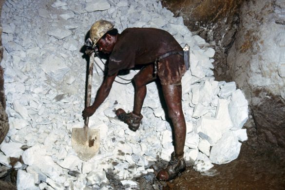 minearbejderghana_gettyimages-976253578