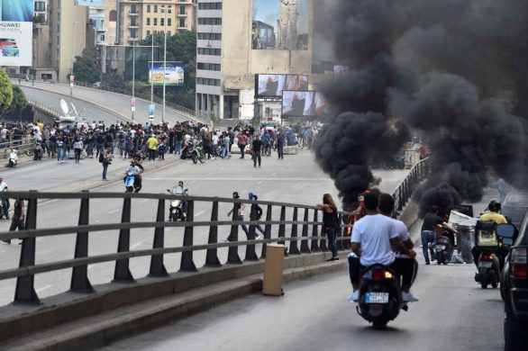 libanon_demo2_hussam_chbaro_anadolu_agency_via_getty_images