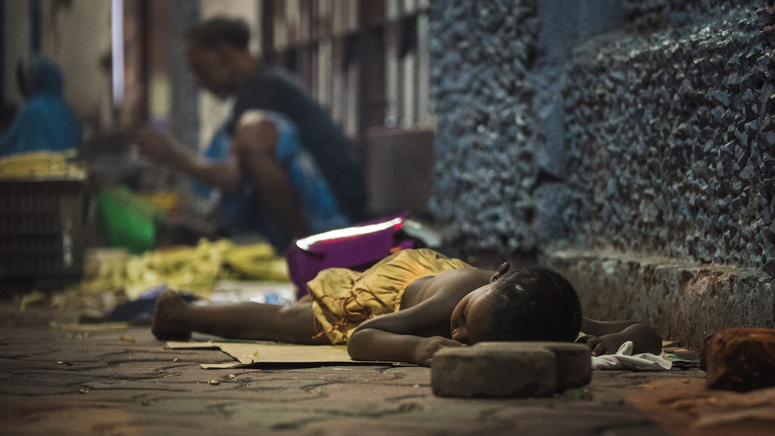 01-jernbaneboernene-i-kolkata